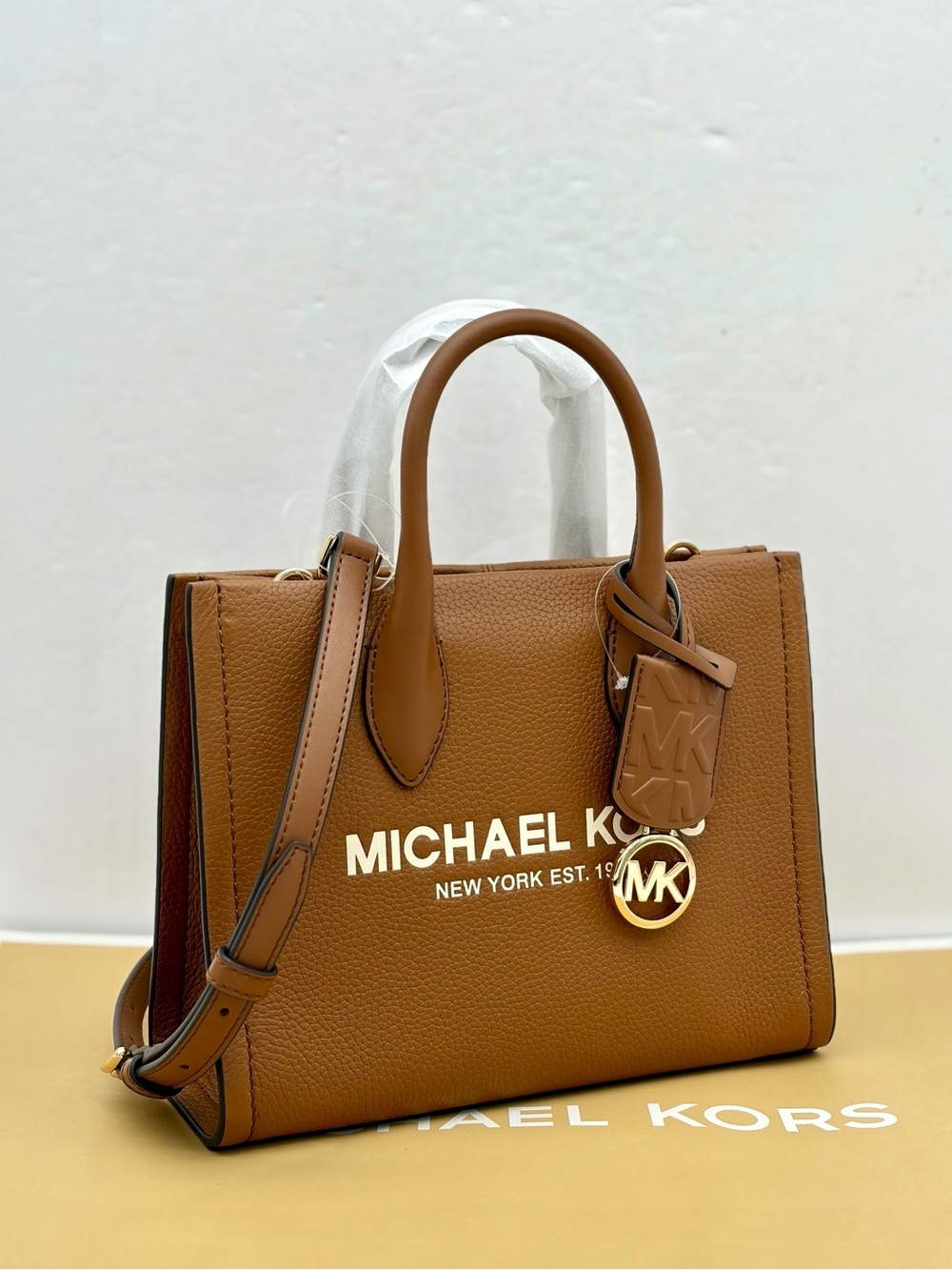 Michael Kors Mirella Small Shopper Top Zip
Tote Crossbody Luggage